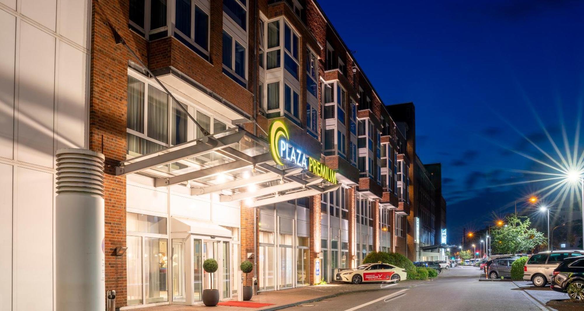 Plaza Premium 4* Köln