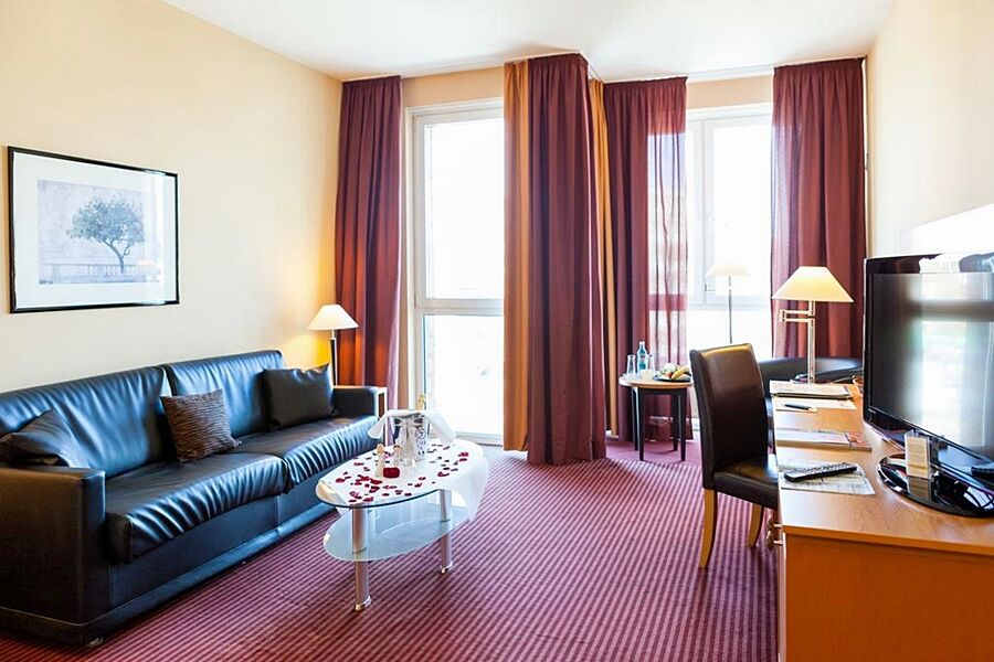 Plaza Premium 4* Köln